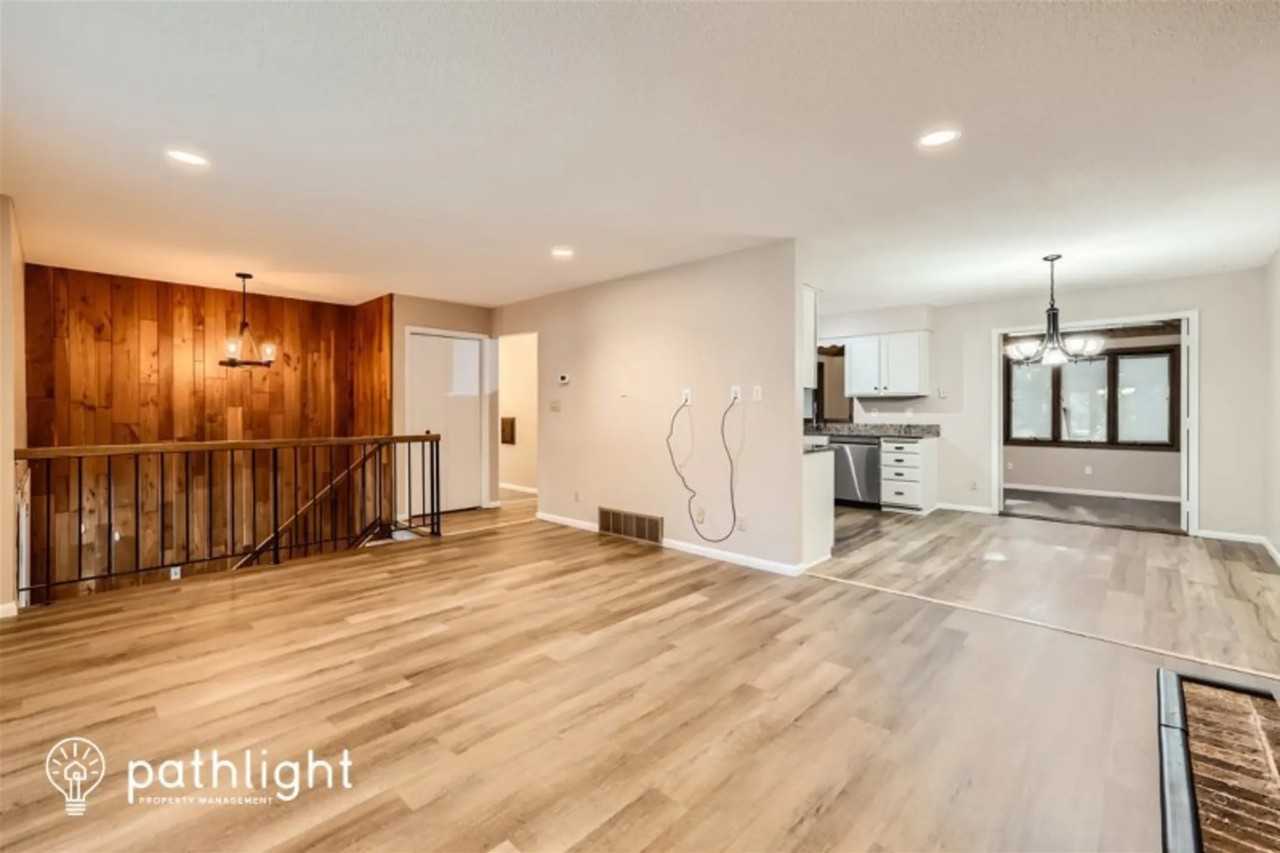 907 6th St Se - Photo 3 of 21