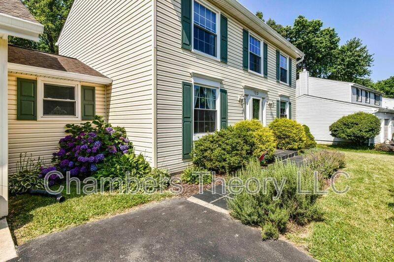 123 S Dickenson Ave - Photo 6 of 36
