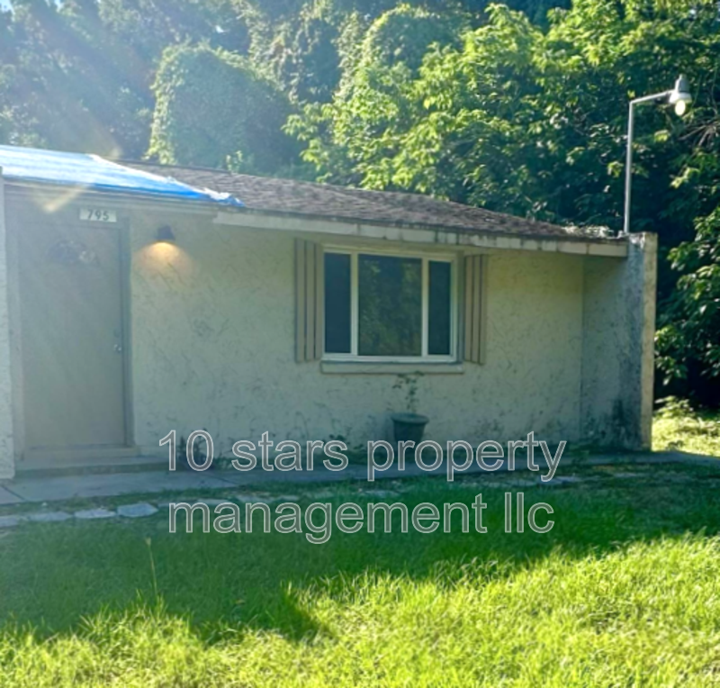 795 S Nutmeg Ter - Photo 3 of 23