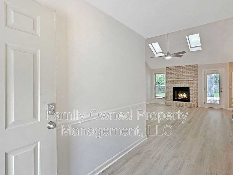 105 Pryors Ln - Photo 5 of 35