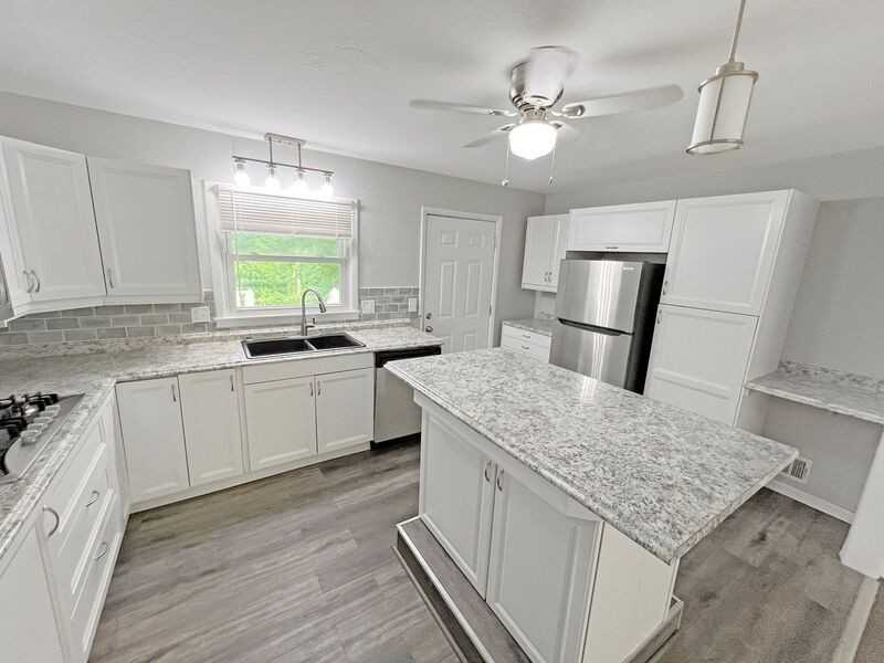 420 W Mark Ave - Photo 3 of 22