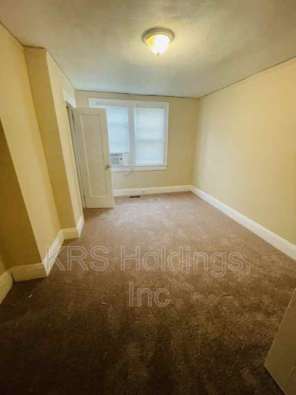 1016 Anderson St #2 - Photo 3 of 5