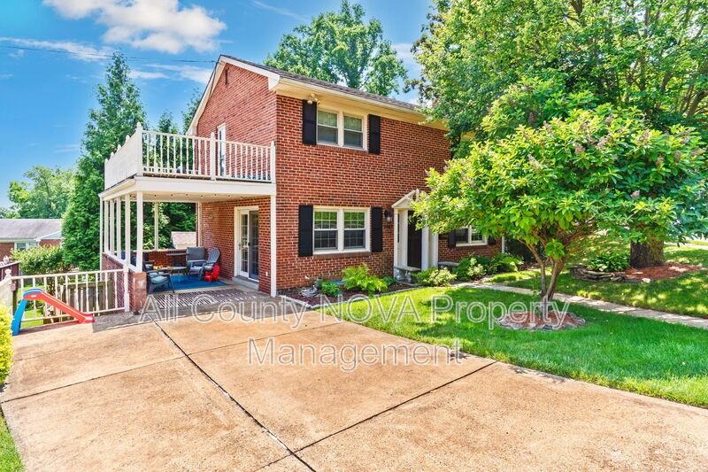 5948 2nd St N - Photo 3 of 50