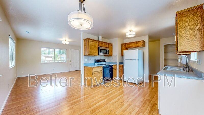 832 S Orchard Ave - Photo 4 of 36