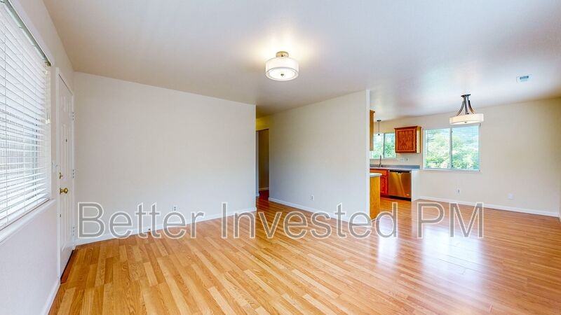 832 S Orchard Ave - Photo 5 of 36