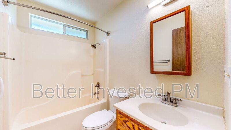 832 S Orchard Ave - Photo 6 of 36