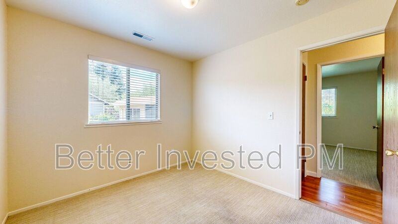 832 S Orchard Ave - Photo 7 of 36