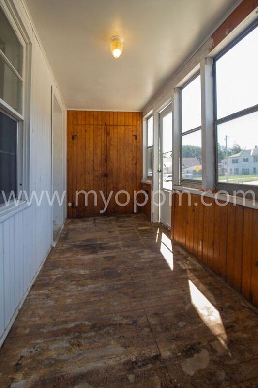 402 1/2 William St - Photo 2 of 22