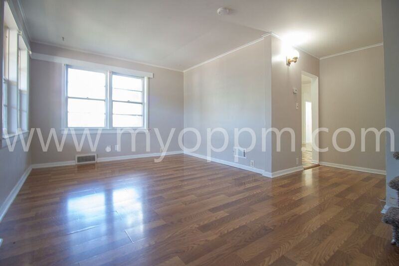 402 1/2 William St - Photo 3 of 22