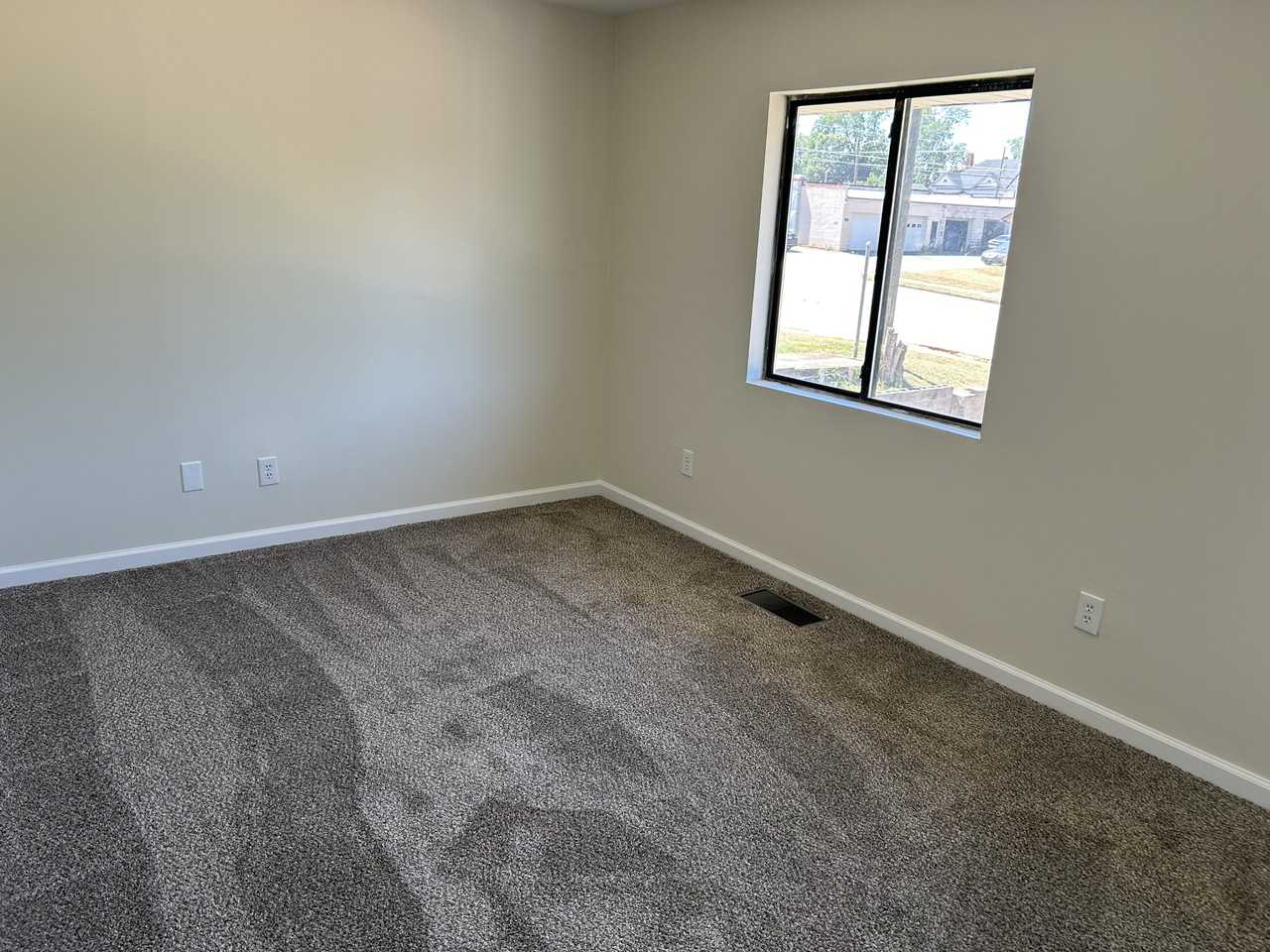 316 E Main St - Photo 3 of 7