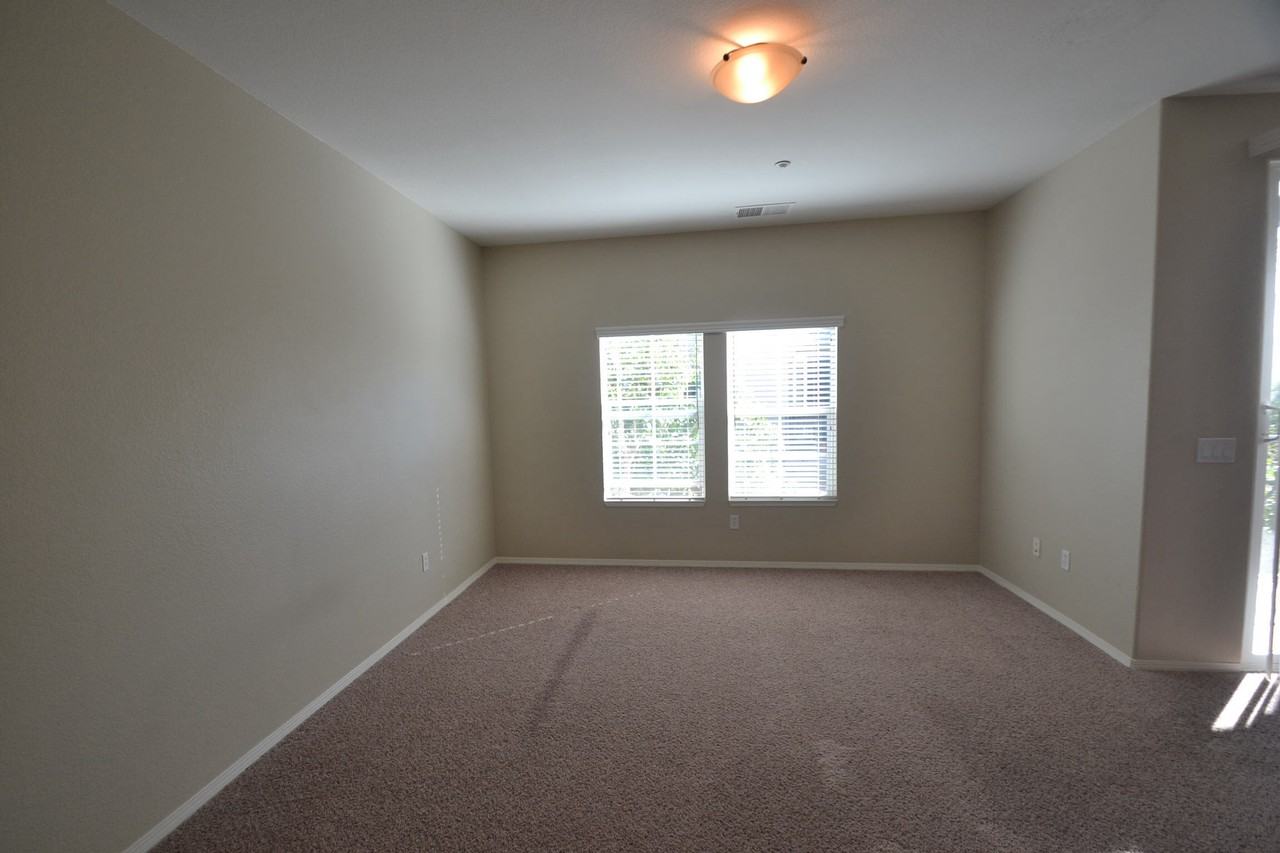 36321 Antoinette Ln - Photo 2 of 7