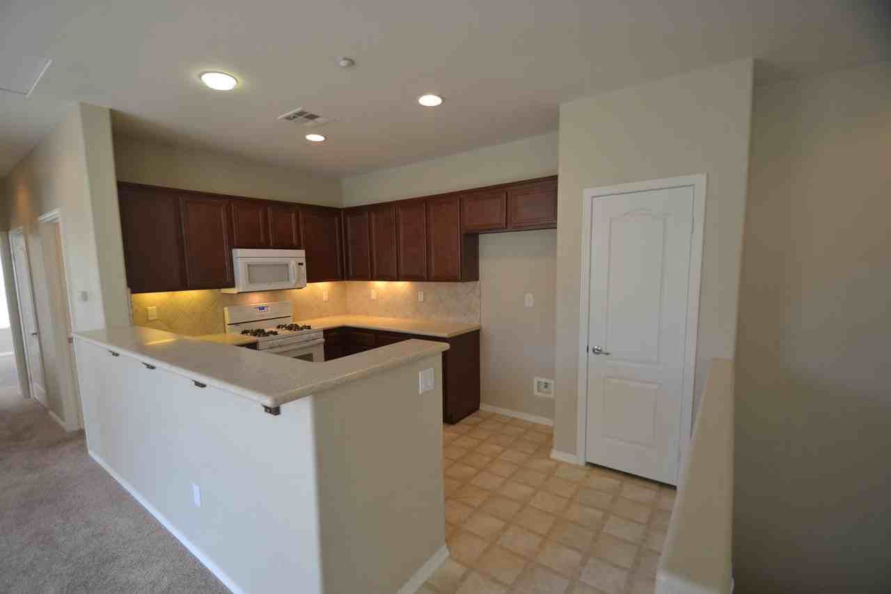36321 Antoinette Ln - Photo 3 of 7