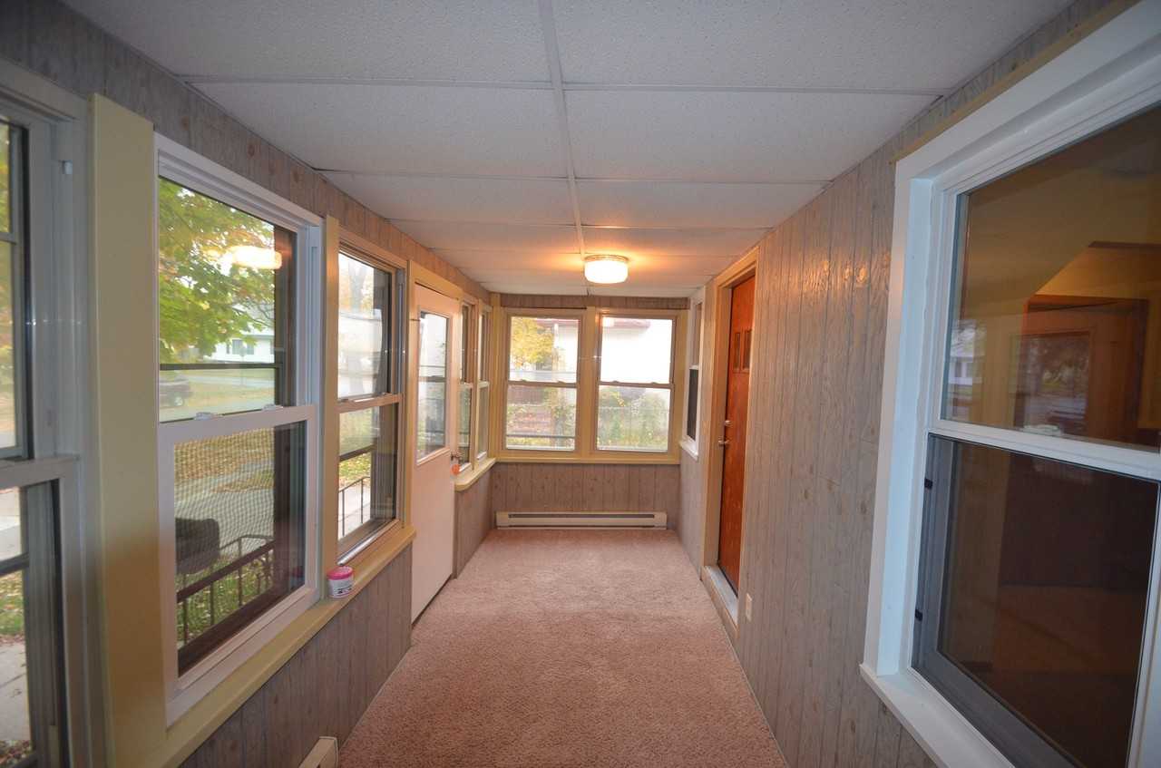 237 Sidney St W - Photo 2 of 7