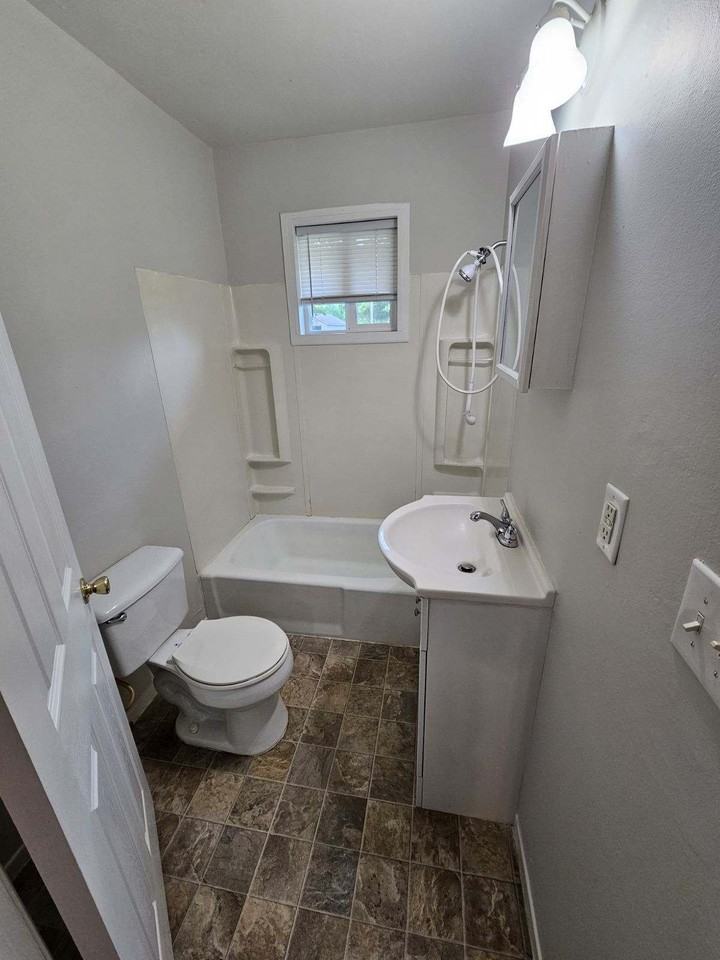 210 Holder Ave - Photo 3 of 3