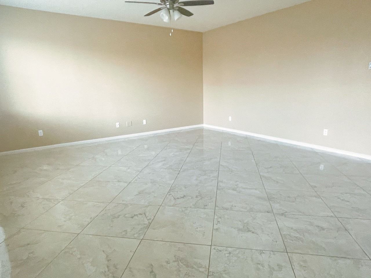 1121 E Regent Dr - Photo 3 of 23