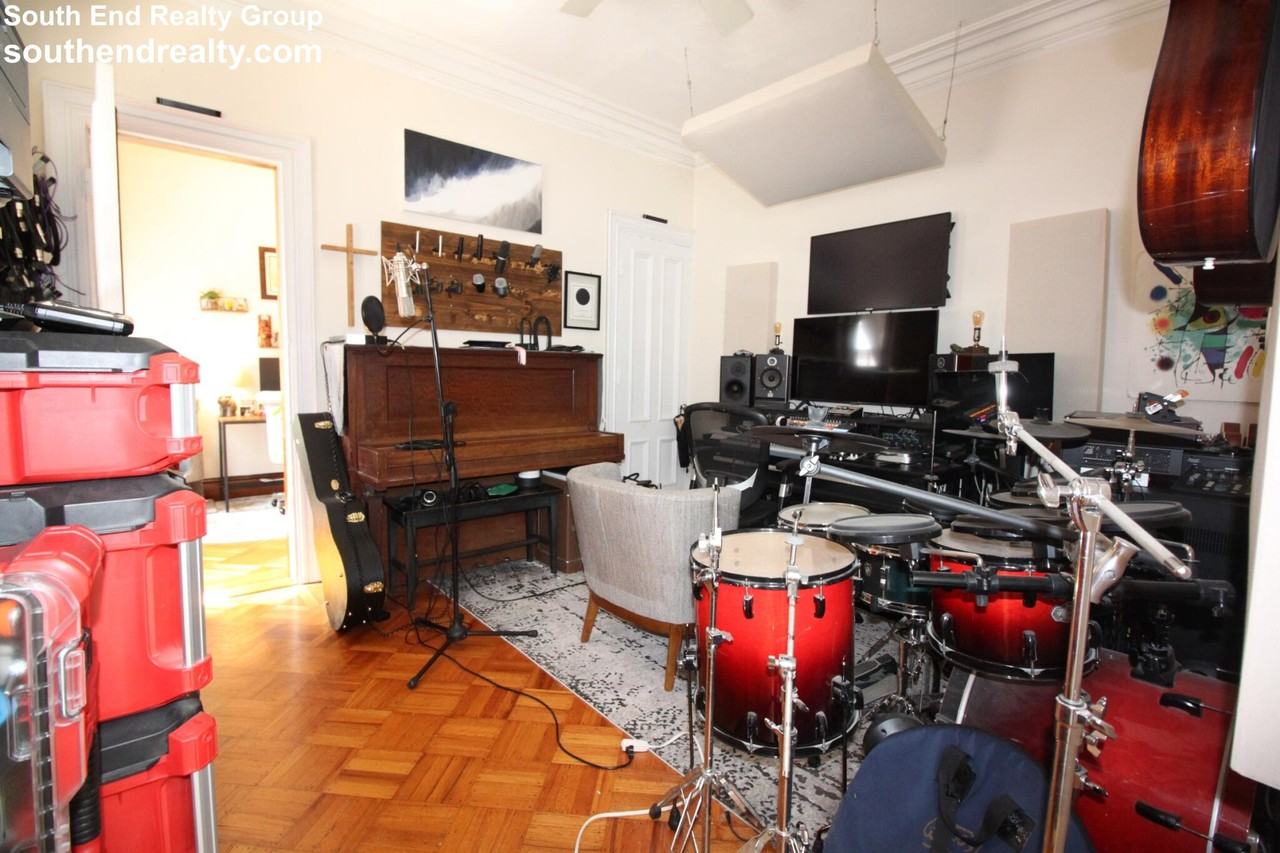 517 E Broadway #2 - Photo 7 of 19