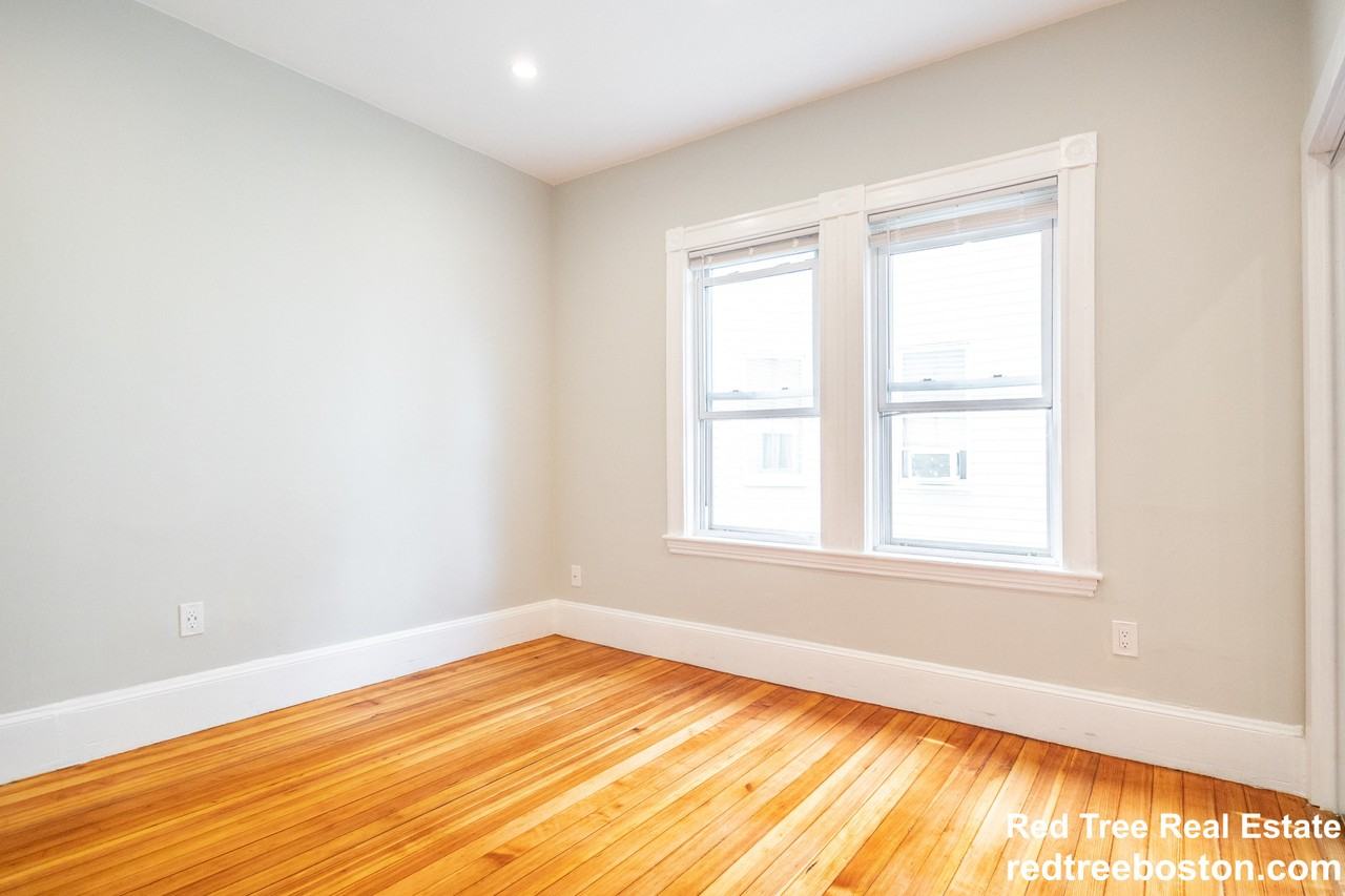 164 Hyde Park Ave #1 - Photo 4 of 11