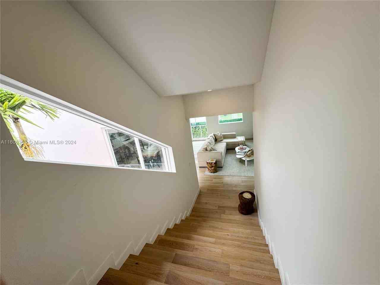 1065 Ne Little River Dr #NA - Photo 3 of 31