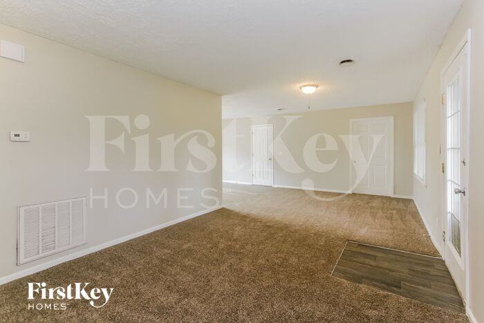 112 Lind Dr - Photo 2 of 16