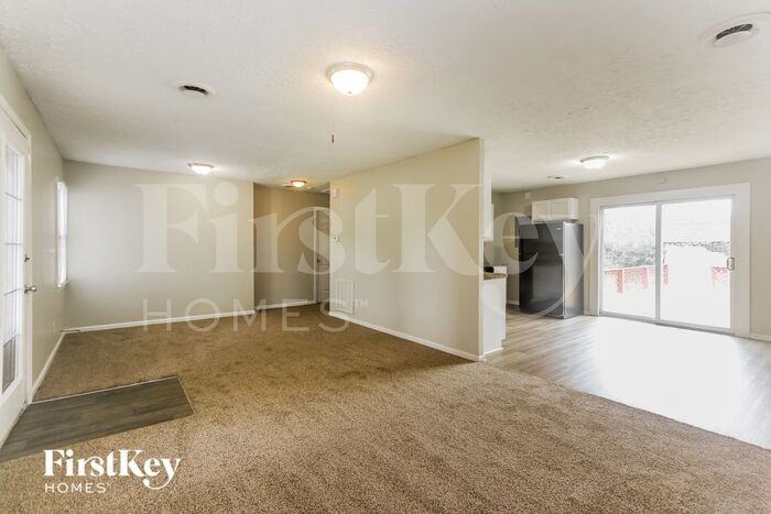 112 Lind Dr - Photo 3 of 16