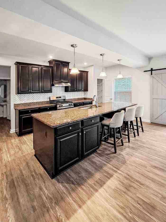 7639 Chesham Ct - Photo 3 of 43