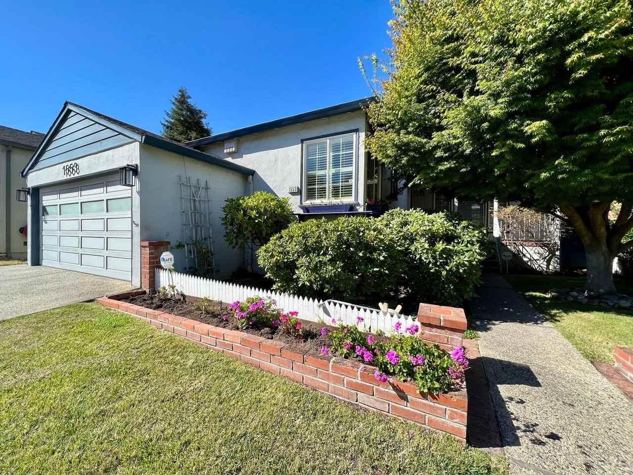 1553 Eastmoor Rd - Photo 3 of 43