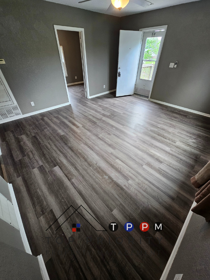41 1/2 John St - Photo 2 of 12