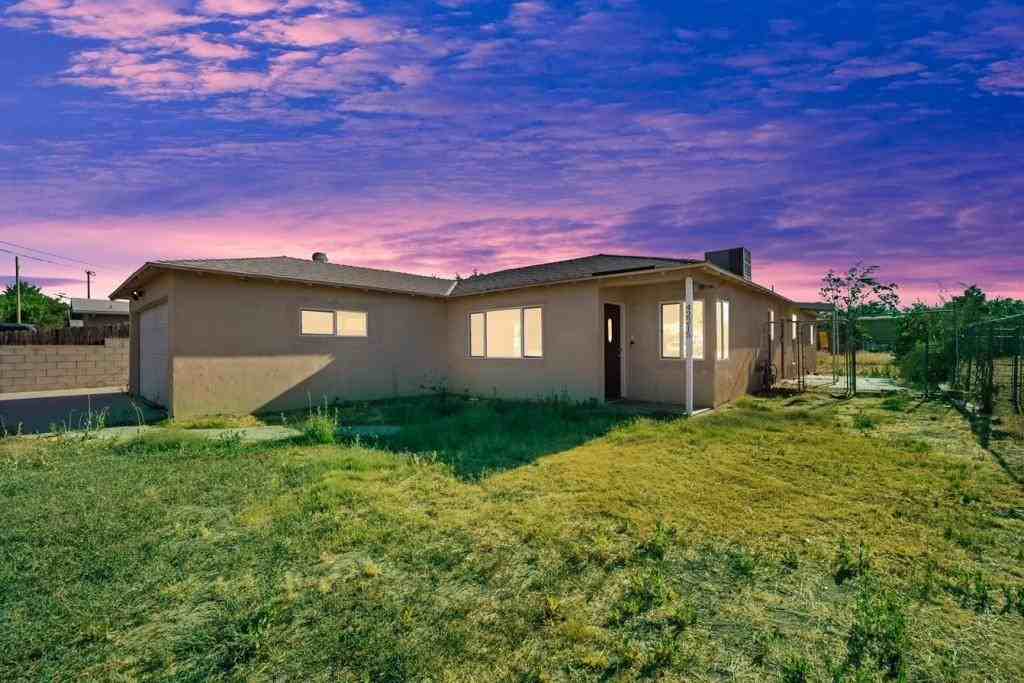 42215 52nd St W - Photo 3 of 36