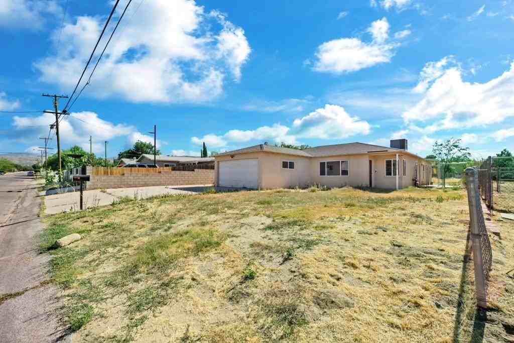 42215 52nd St W - Photo 5 of 36