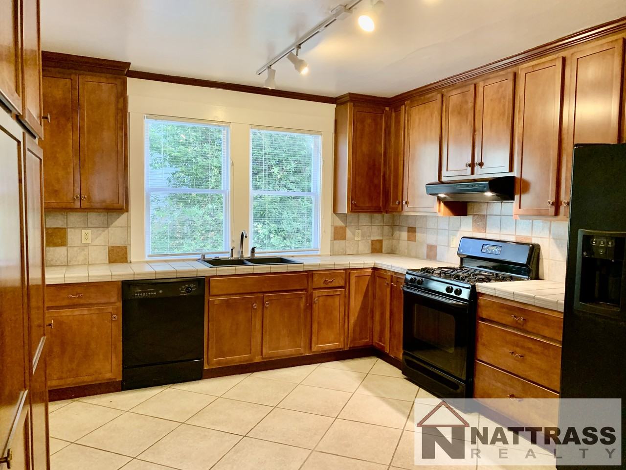 1948 Lombard Street - Photo 3 of 21