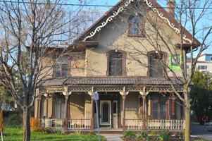 featured image of 245 Laurier Ave E