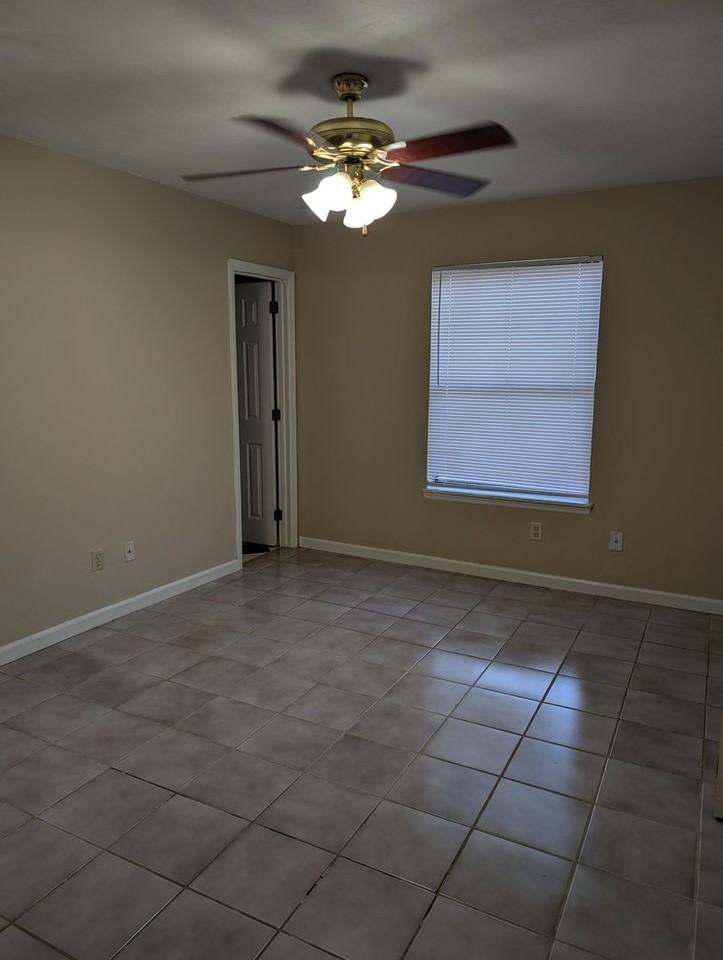 2035 Continental Ave - Photo 5 of 10