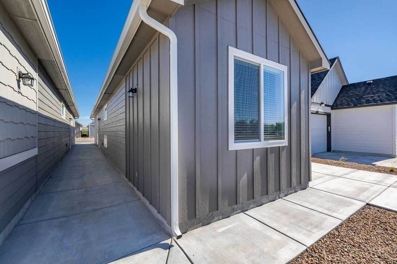 1908 Nw Enterprise St - Photo 2 of 19