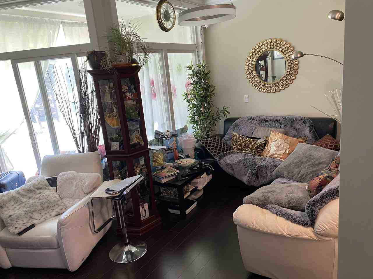 1637 East Pender Street - Photo 2 of 6