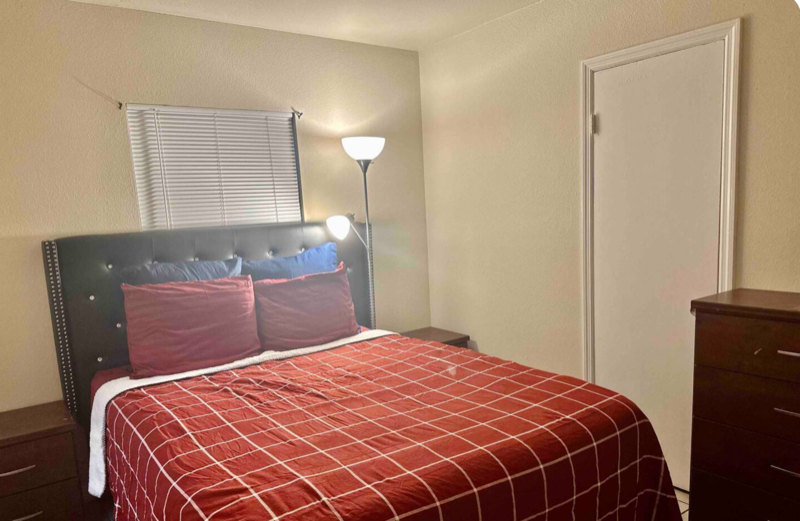 2049 Nw 36th Ave - Photo 5 of 17