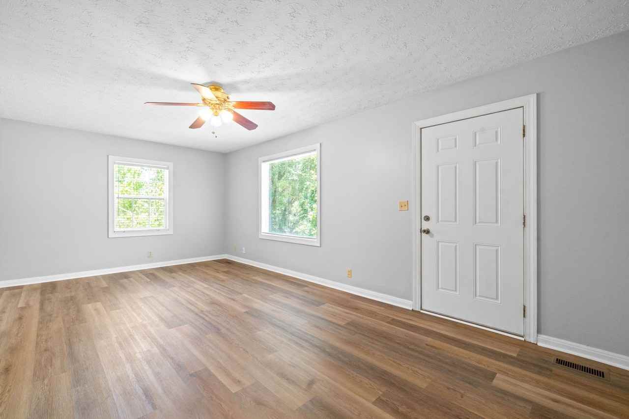 1011 Buck Dr - Photo 7 of 24