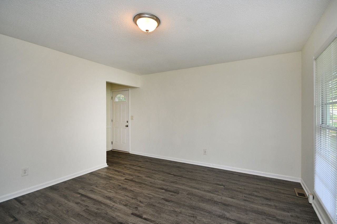 409 Bethlehem Dr - Photo 4 of 26