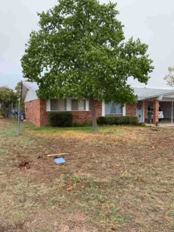 1823 Greenwood Ln - Photo 2 of 9