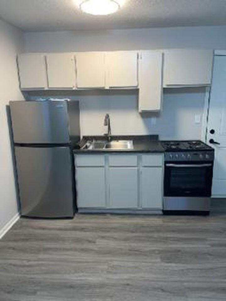 1526 E Superior St - Photo 2 of 7