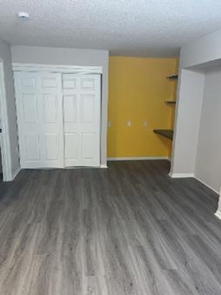 1526 E Superior St - Photo 4 of 7