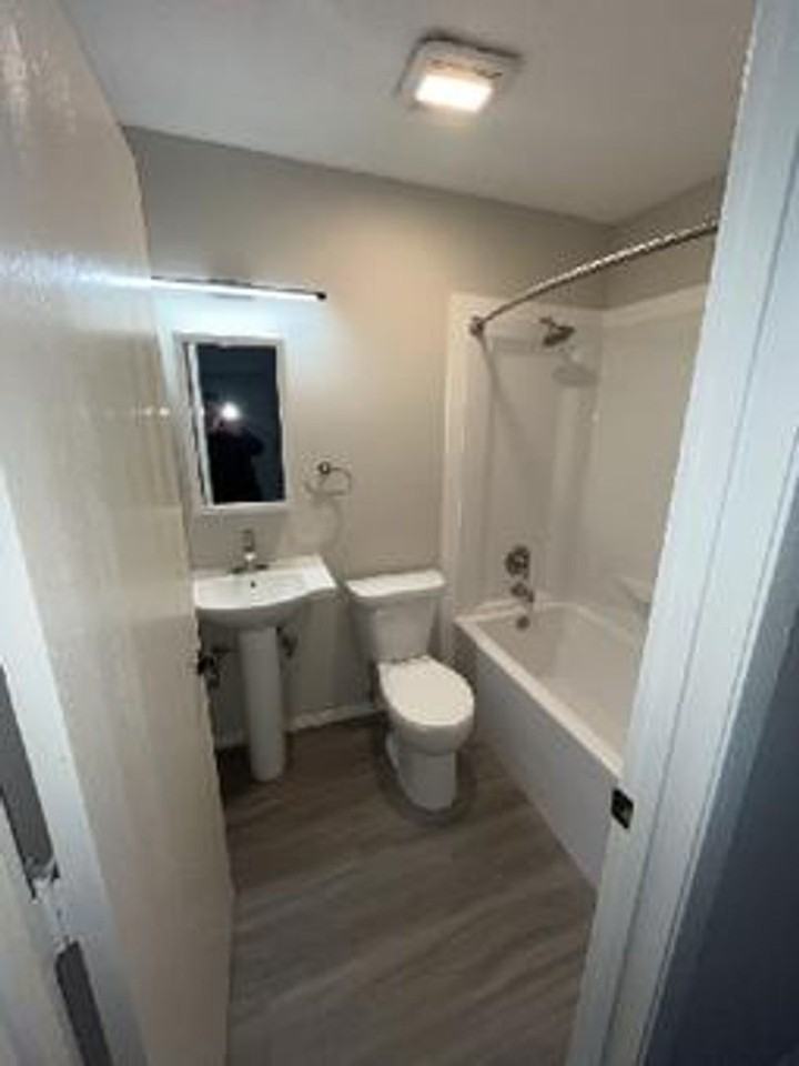 1526 E Superior St - Photo 6 of 7
