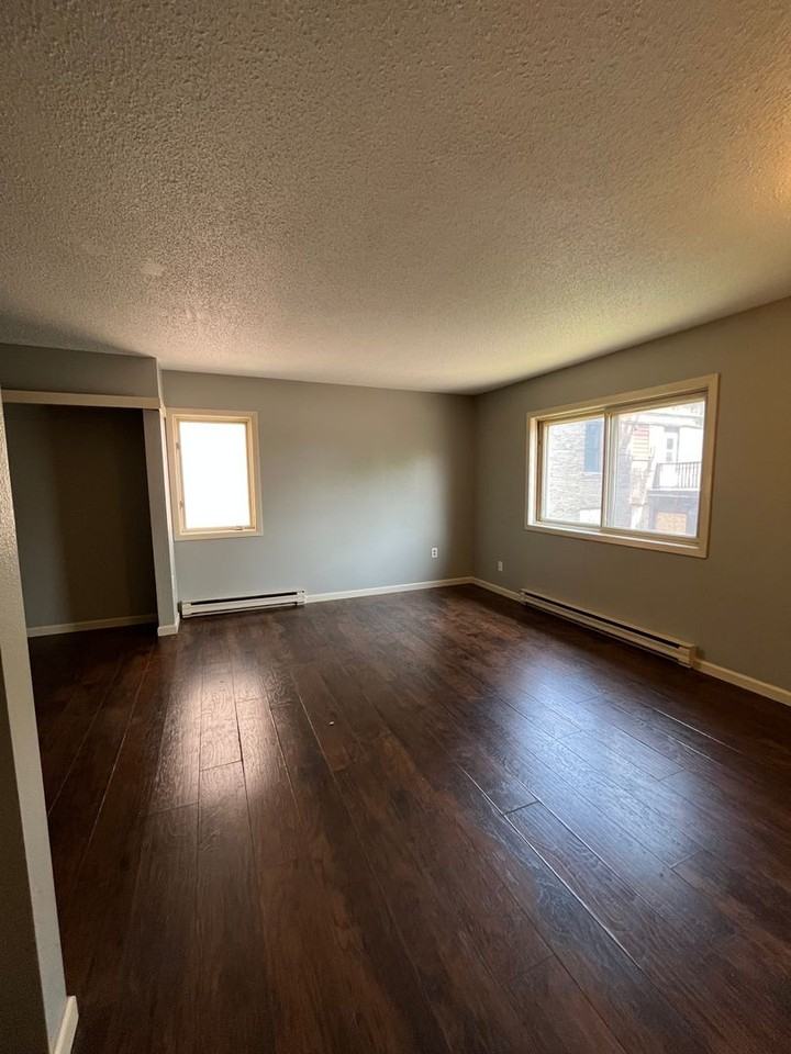 1526 E Superior St #4 - Photo 2 of 10