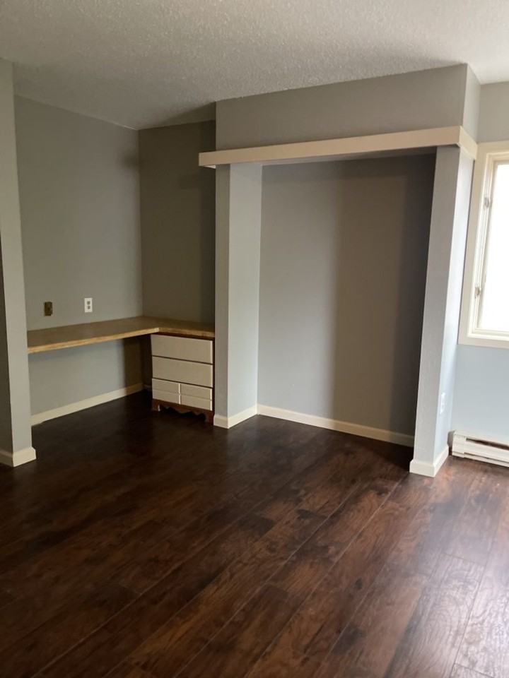 1526 E Superior St #4 - Photo 5 of 10