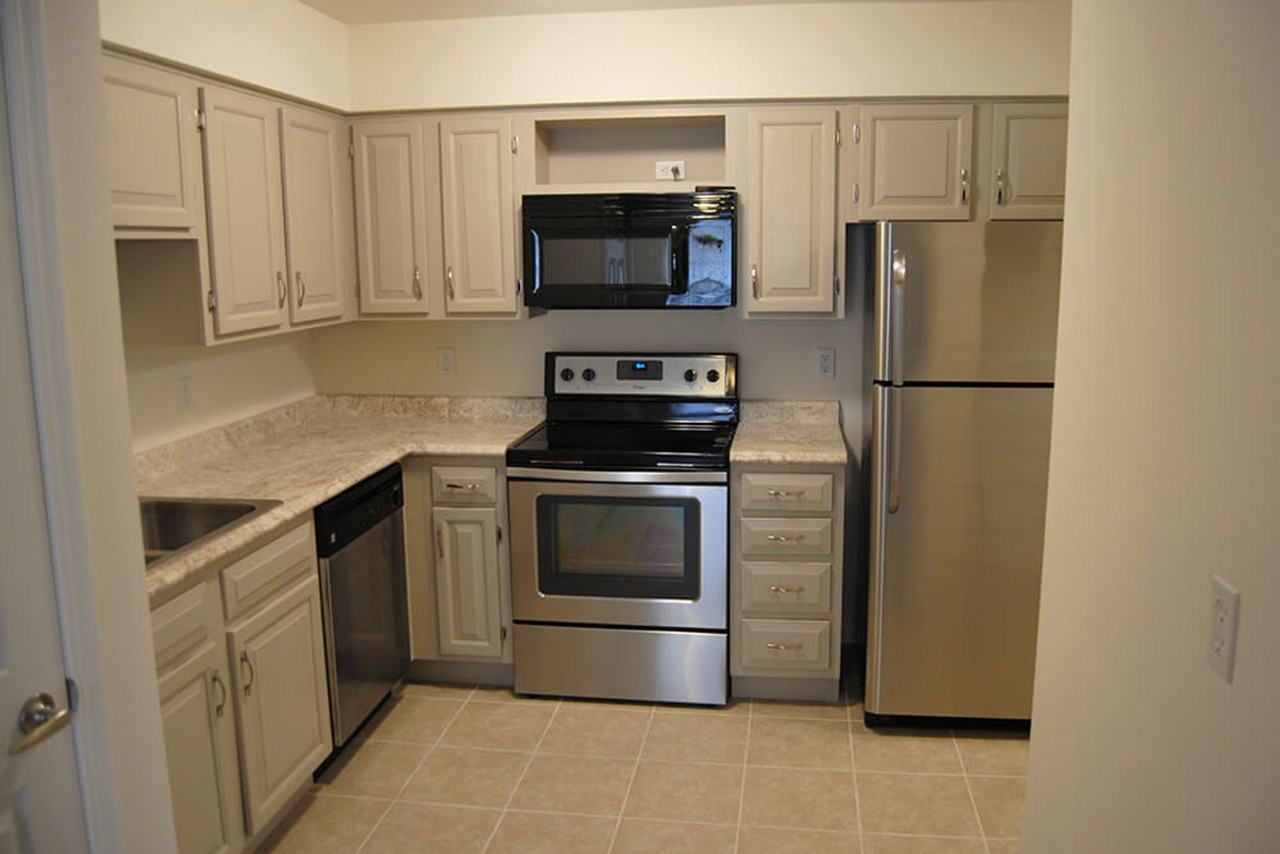 Granada Court Apartments - Photo 6 of 19