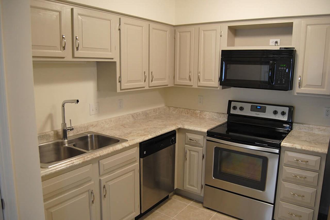 Granada Court Apartments - Photo 7 of 19