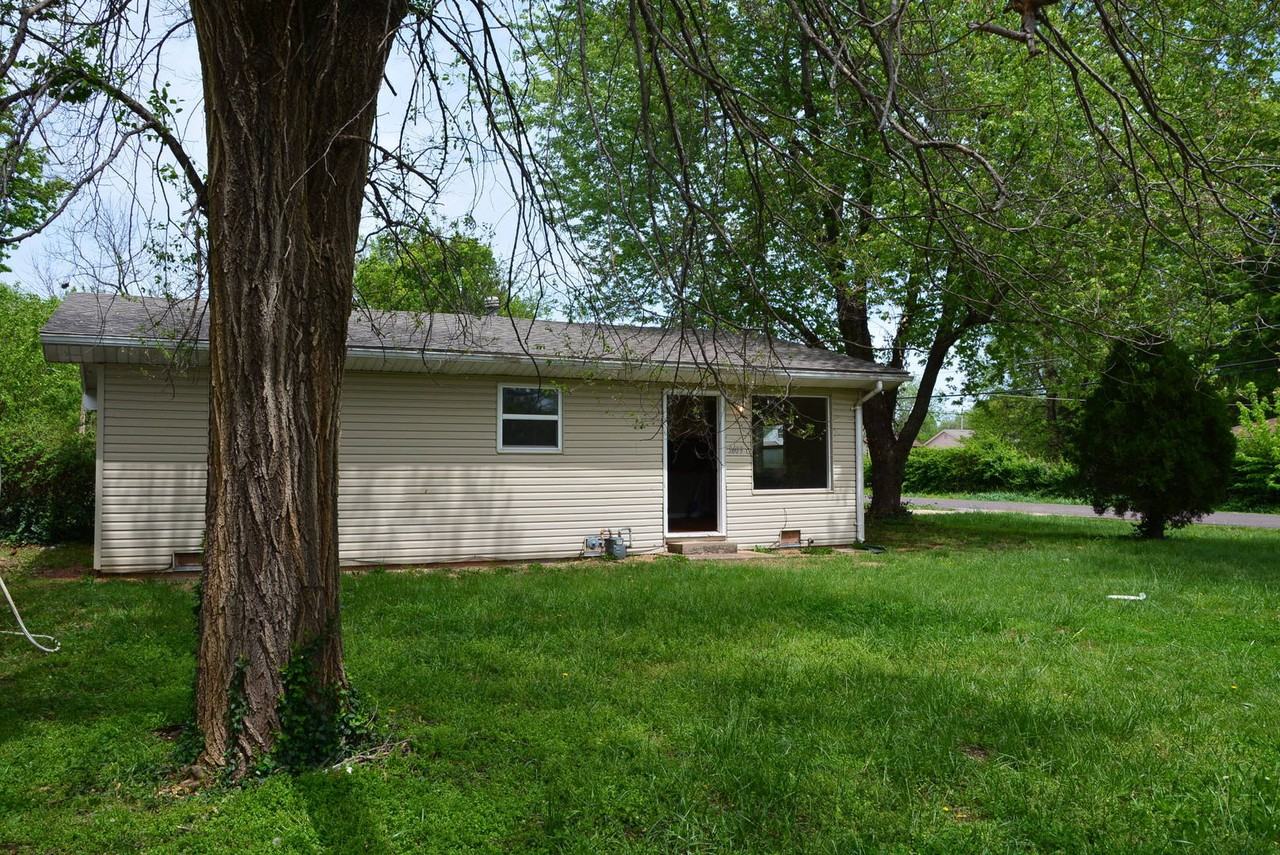 2603 W Madison St - Photo 2 of 11