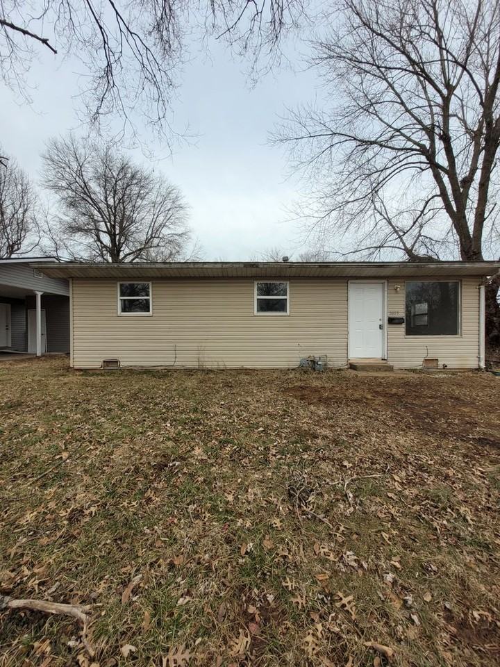 2603 W Madison St - Photo 3 of 10