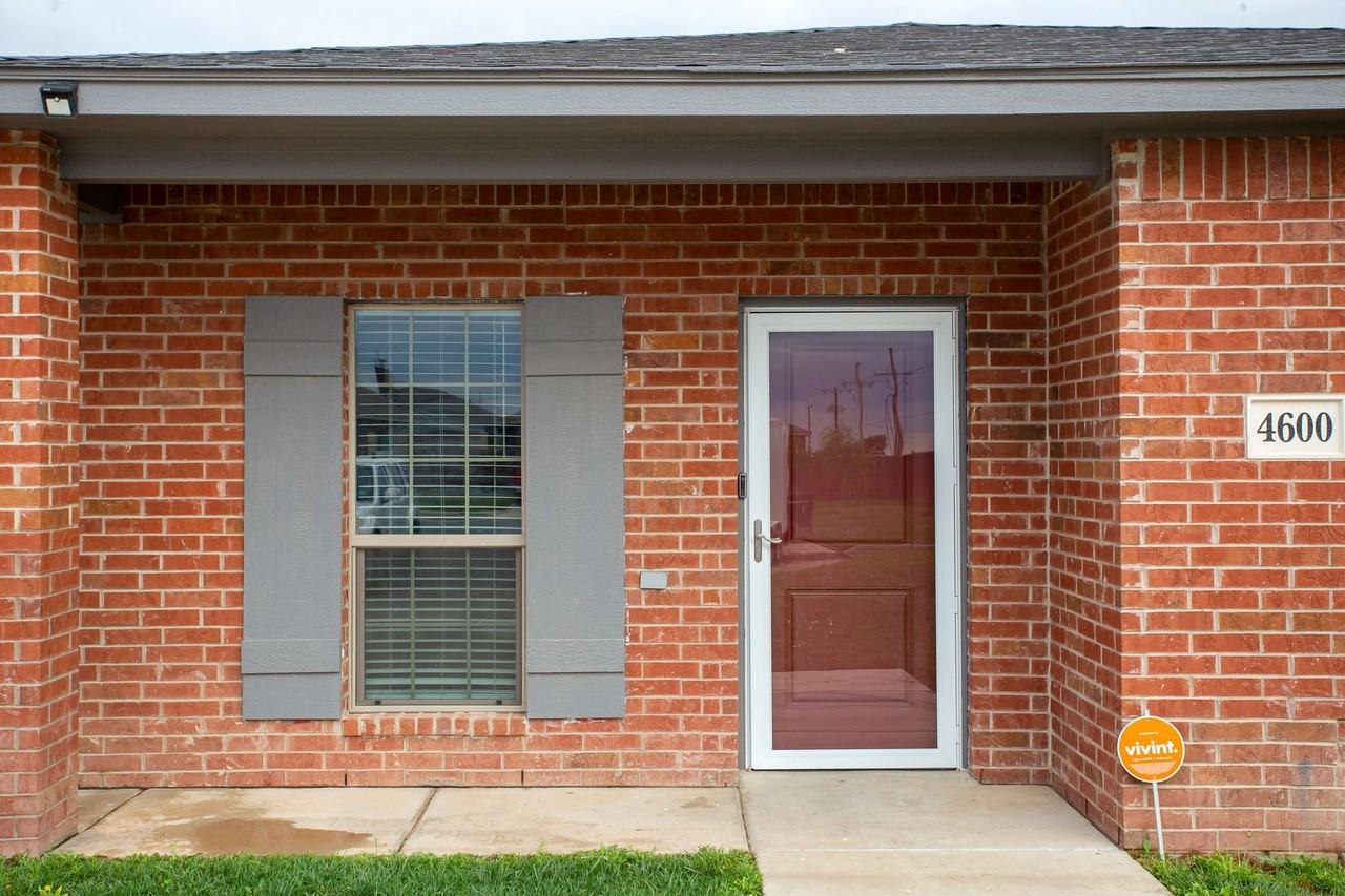 4600 Gloster St - Photo 2 of 19