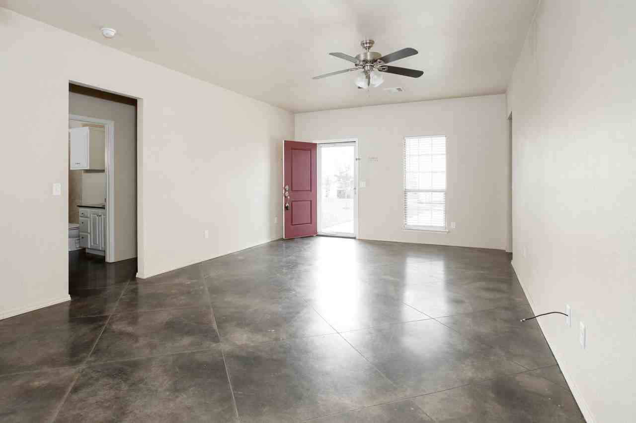 4600 Gloster St - Photo 7 of 19