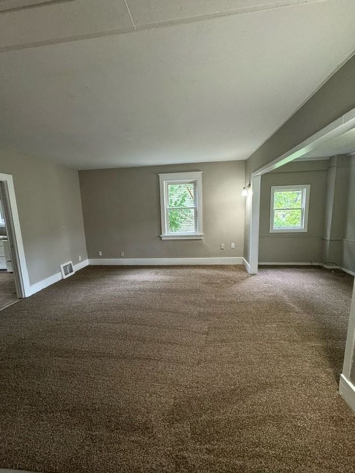 212 Lexington Court - Photo 2 of 9